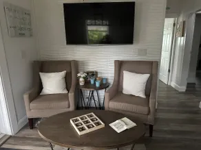 Romantic lake retreat, 120ft lake front - Image 5