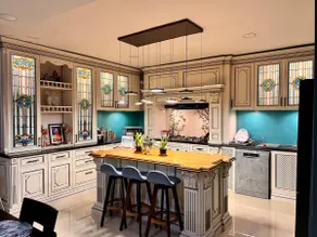 Elegant Villa Near Airport with Luxury Amenities - Image 4