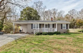 King Bed/Fenced in Yard 15 min to downtown Raleigh - Image 2