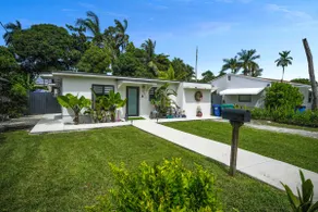 Centrally Located | Private Entry, Patio + Parking - Image 3