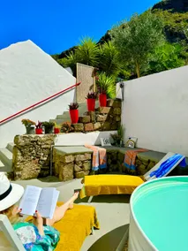 Romantic house by the sea, pool & garden - Image 2