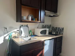Studio2 private kithen and bathroomTV Free parking - Image 3