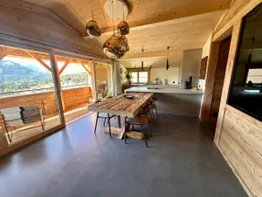 Luxury family Chalet with extraordinary Mountain views - Image 4