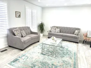 Modern 3BR • Ravine View• Near Yonge• Free Parking - Image 4