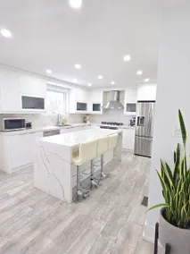 Modern 3BR • Ravine View• Near Yonge• Free Parking - Image 3