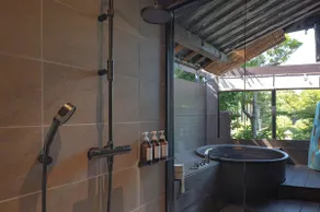 A trad house with garden views and open air bath - Image 5