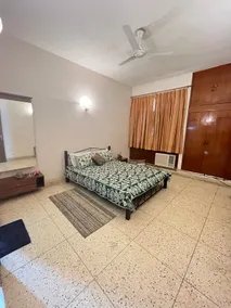 2 BR in GK-1,2 min to Kailash Metro WiFi & Parking - Image 2