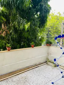 2 BR in GK-1,2 min to Kailash Metro WiFi & Parking - Image 4