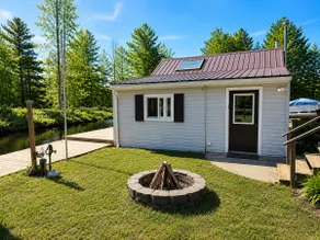Cozy Waterfront Cottage with Kayaks and Firepit - Image 2
