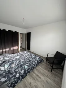 Fully renovated 2 bedroom apartment - Image 3
