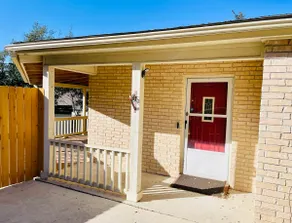 SA TX North Side Cottage: Free Late Checkout - Image 3