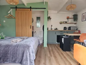 Stylish cabin in Totnes with outdoor space - Image 2
