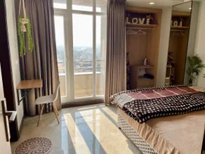 Luxury 1-BHK Haven in Gurgaon - Image 2