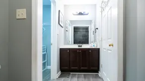 Cozy & Charming Uptown Stay - Image 5