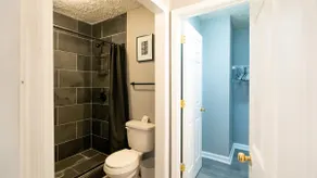 Cozy & Charming Uptown Stay - Image 4