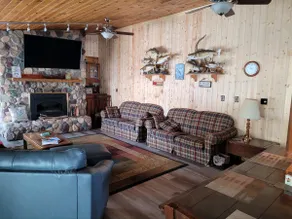 Rainy River Fishing Retreat! - Image 2