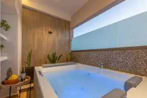 Hot Tub - 5 min to Beaches - Netflix - Full Kitchen - Image 3