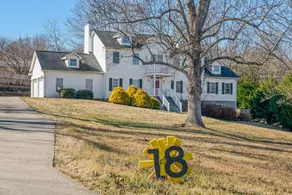 8 min to Downtown • 6000 SF • Sauna • Hot Tub - Image 2