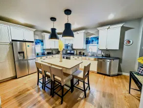 Historic Home w 2 King Beds & FAST Wifi Near Dwntn - Image 2