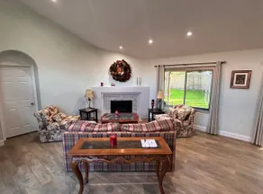 Enchanting- Upscale, Centralized, Across from Park - Image 4