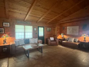 Rustic Retreat “Georgette” - Image 3