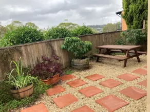 Tuscan courtyard, Merimbula front lake. - Image 3