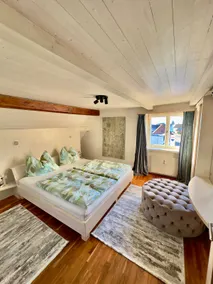 Deluxe living with rooftop terrace - Image 4