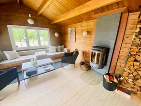 Cozy timber house - Image 4