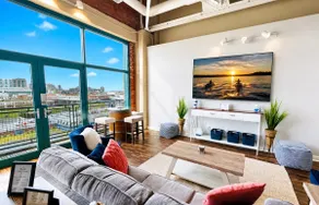 Downtown Walk To Everything! Amazing Lake Views! - Image 2