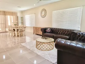 Modern Retreat by Underwood Market&51 Area 4B2.5B - Image 2