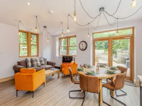 Cottage with jacuzzi, barbecue & garden | River view - Image 2