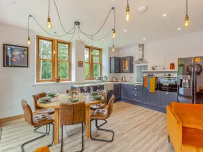 Cottage with jacuzzi, barbecue & garden | River view - Image 4
