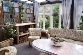 5* Bachelorette Party Venue, North Sea | Stylish Vintage House - Image 2