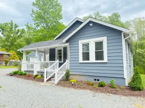 Avalon Cottage with hot tub - Image 4