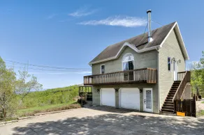 Intimate Apartment with Scenic Views - Image 3