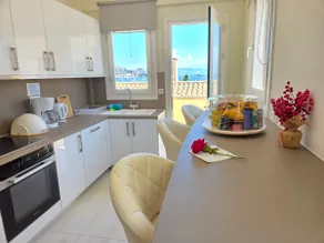 Luxury Bay View - Image 4