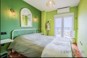 Charming Coastal Retreat - Image 2