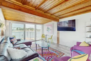 Waterfront 4BR - amazing views, kayaks & game room - Image 2