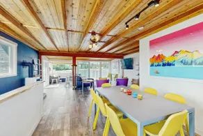Waterfront 4BR - amazing views, kayaks & game room - Image 5