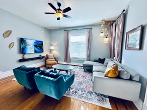1856 Historic Home · Walk to River · 3BR ·King Bed - Image 3