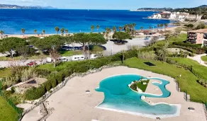 Luxury beachfront/poolside apartment, refurbished, sleeps 5 - Image 3