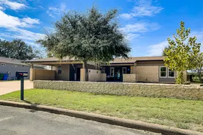 Peaceful Mid-Century Escape with Screened Porch & Lake Access - Image 3