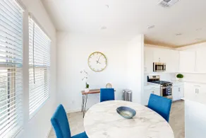 4BR with garage parking, pool & hot tub access - Image 5