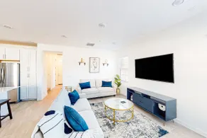 4BR with garage parking, pool & hot tub access - Image 4