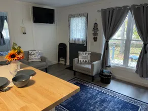 Auntie’s Lakeside Cottage - Image 4