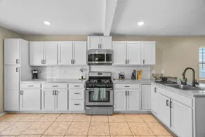 Entire 4-Bed Home with Office - Image 2