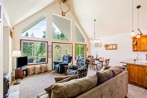 Beautiful 4BR Lakeview | Balcony - Image 5
