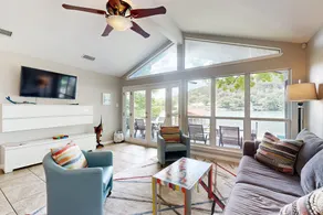 Chic 2BR Lakefront | Dock | Deck | W/D - Image 5