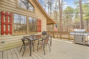 Bear Hug Lodge - Image 4