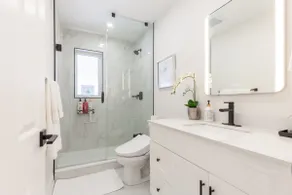 Newly renovated 3 bedroom Bungalow Free parking - Image 5